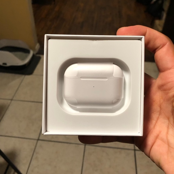 AirPods Pro (2nd Generation) - USB - Lightning - MagSafe Charging Case